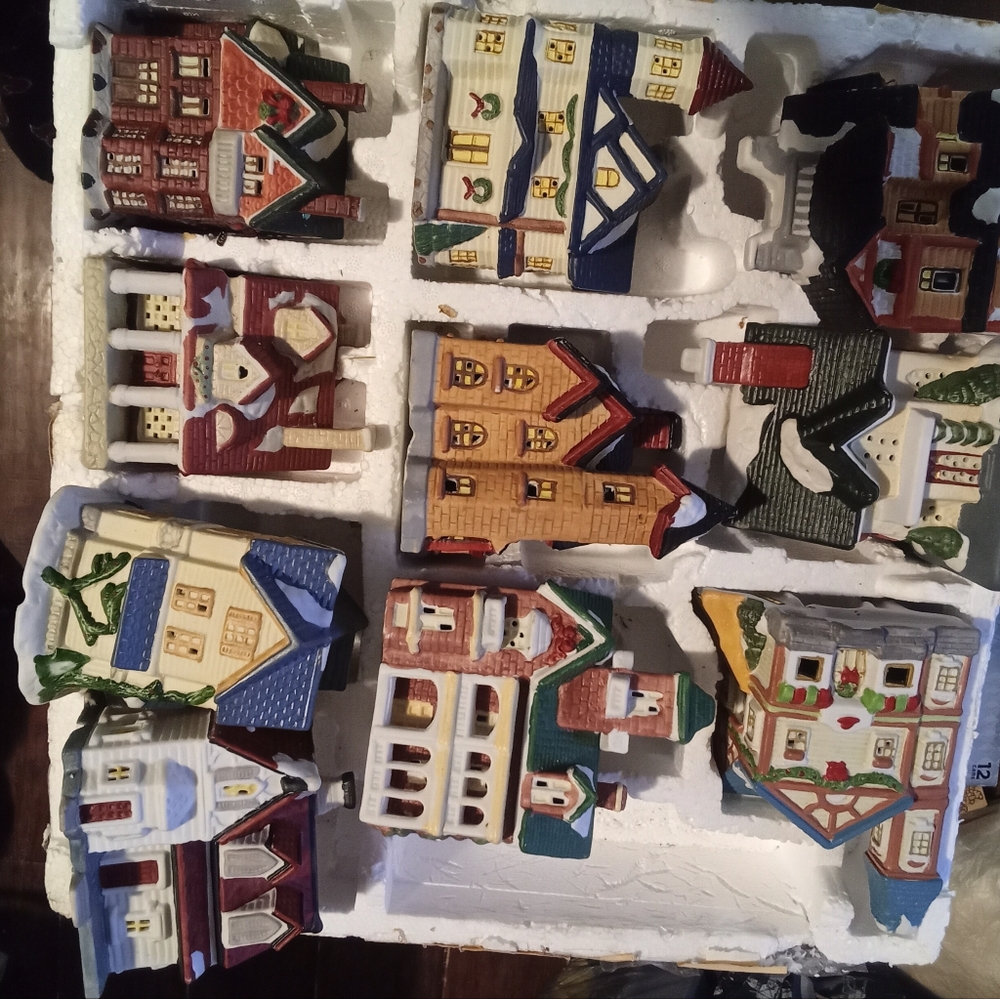 10 Pc Santa's Best Porcelain Village
